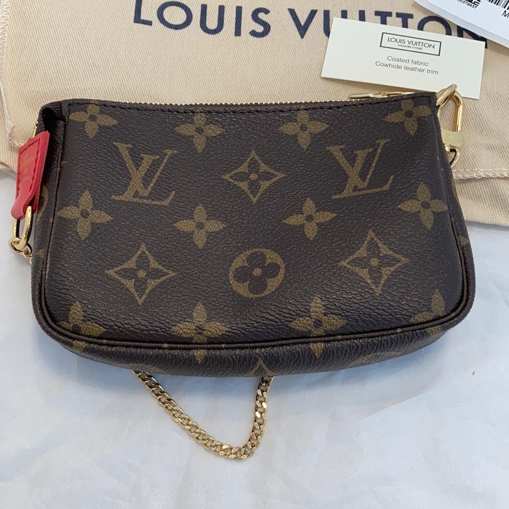 𝅺LOUIS Vuitton Christmas 2020 mini pochette access - Picture 5 of 13